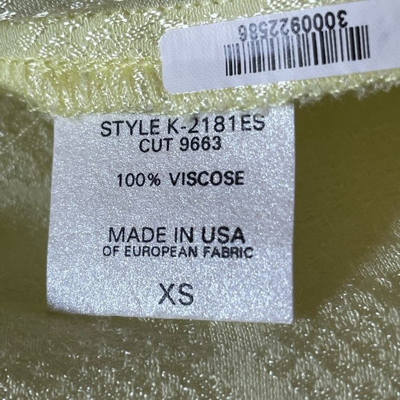 NWT Krisa puff sleeve wrap top - Picture 9 of 10